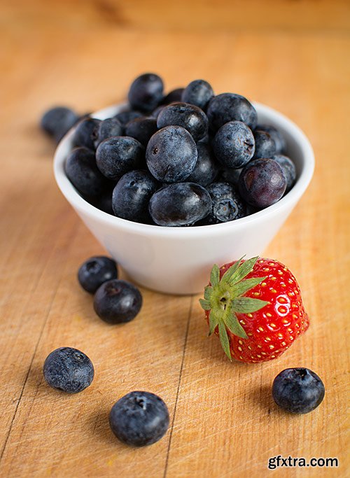 Fresh kiwi and strawberry - PhotoStock