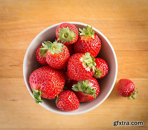 Fresh kiwi and strawberry - PhotoStock