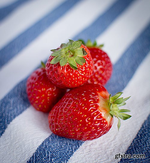 Fresh kiwi and strawberry - PhotoStock