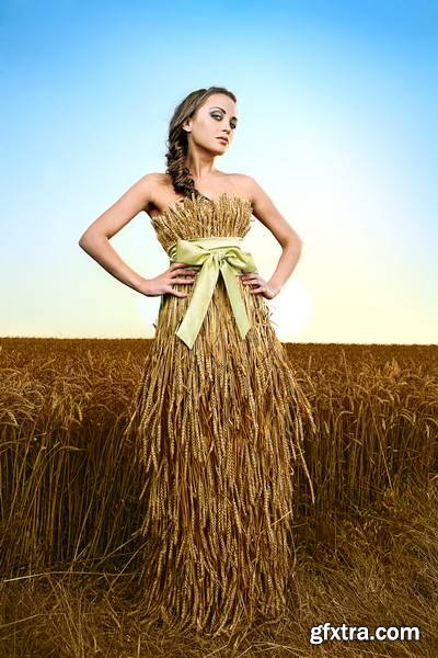 Girl on Wheat Field 25xJPG