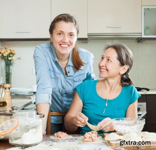 People Making Food Kitchen - 25 HQ Images