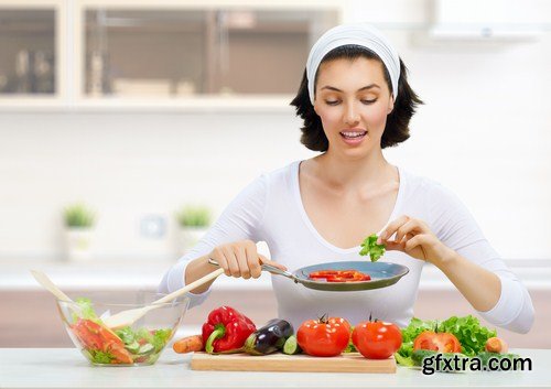 People Making Food Kitchen - 25 HQ Images