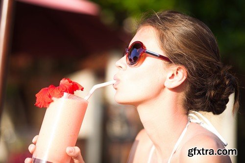 Stock Photos - Girls with cocktail, 25xJPG