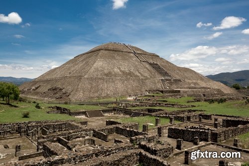 Collection of different pyramids from around the world 5 UHQ Jpeg