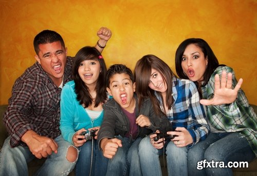 Collection of people playing computer games 25 UHQ Jpeg