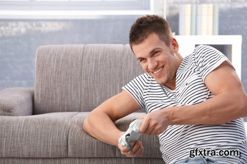 Collection of people playing computer games 25 UHQ Jpeg