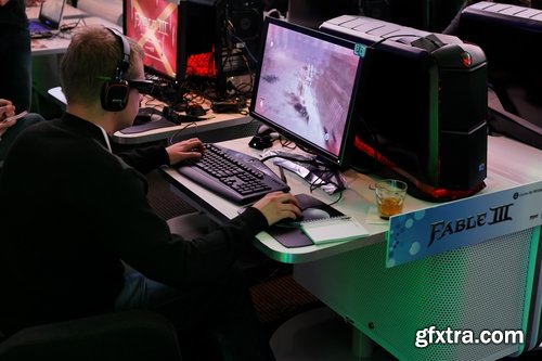 Collection of people playing computer games 25 UHQ Jpeg
