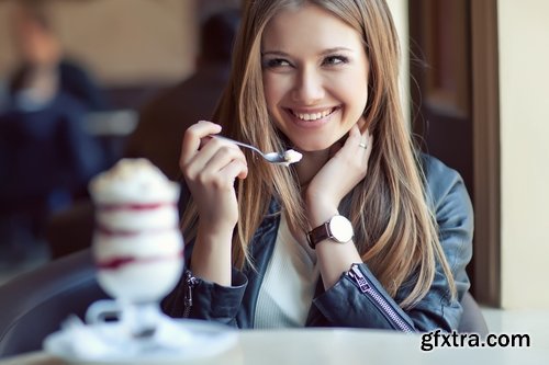 Collection Beautiful girl eating cake 25 UHQ Jpeg