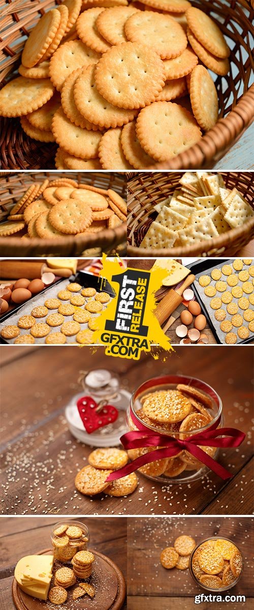 Stock Photo Crackers in wooden basket