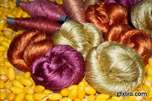 Collection of different yarns and threads loom 25 HQ Jpeg