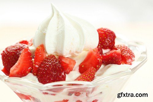 Strawberries in cream