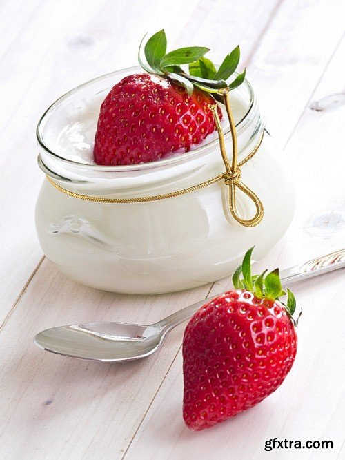 Strawberries in cream