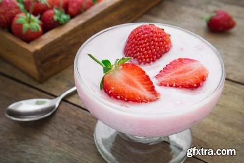 Strawberries in cream