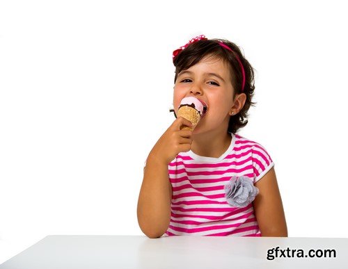 Children with ice cream