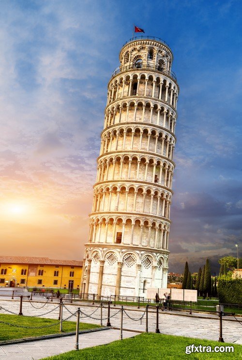 Leaning tower of pisa