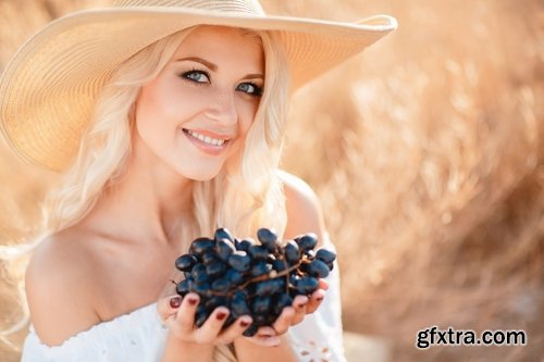 Collection beautiful girl eating grapes 25 HQ Jpeg