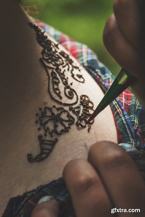 Henna on hand - 6 UHQ JPEG