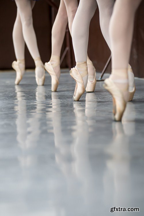 Beautiful legs of a dancer in pointe 8x JPEG