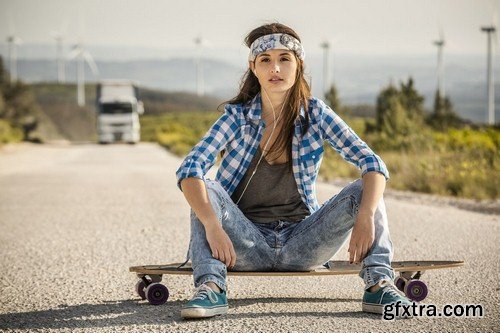 Young Woman - 8 UHQ JPEG