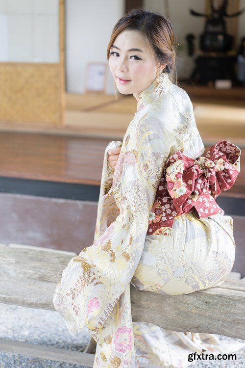 Japanese woman, 15 x UHQ JPEG