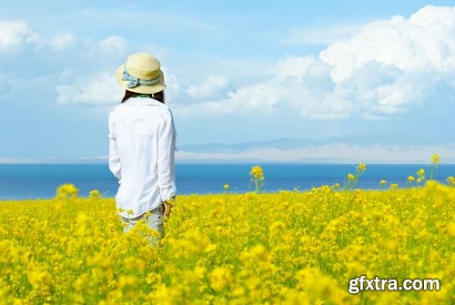 Collection girl woman walks on the poppy wildflower walk vacation sunset silhouette 25 HQ Jpeg