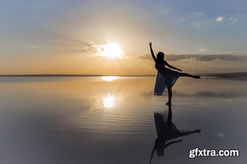 Collection girl woman dancing on the water sea stranded beach dress 25 HQ Jpeg