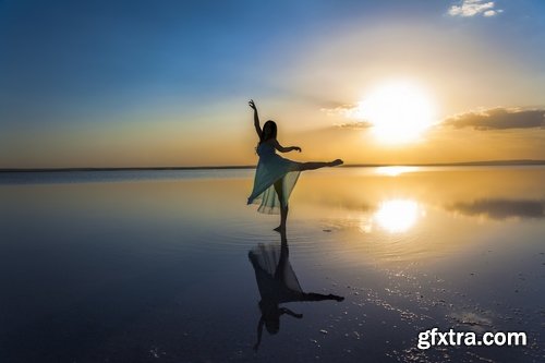 Collection girl woman dancing on the water sea stranded beach dress 25 HQ Jpeg