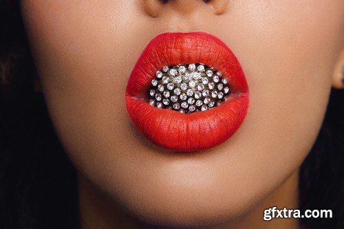 Jewelry in the lips