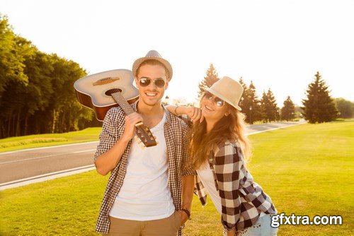 Nice Couple have a Picnic - 5 UHQ JPEG