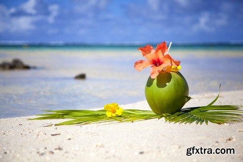 Cocktails on the sand