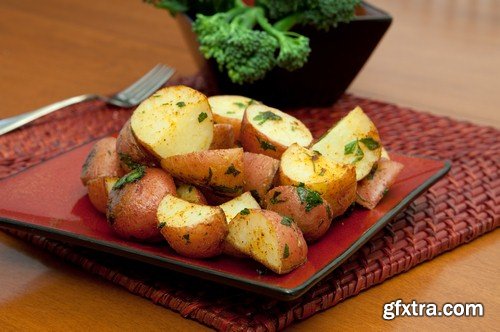 Fried potatoes with herbs