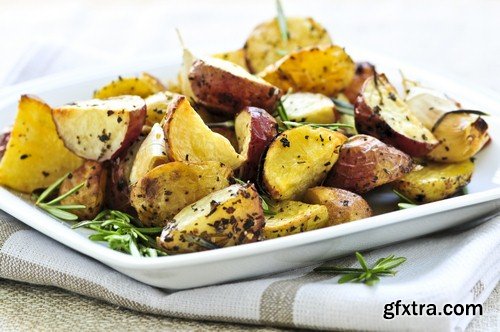 Fried potatoes with herbs