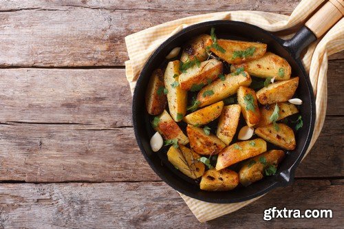 Fried potatoes with herbs