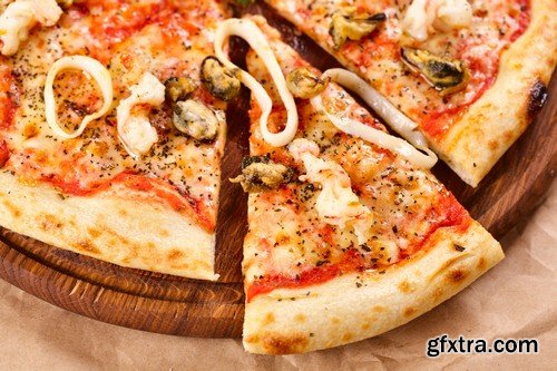 Pizza with seafood