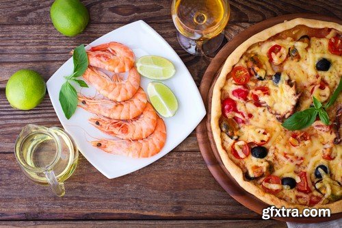 Pizza with seafood