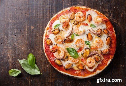 Pizza with seafood