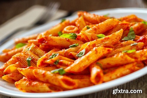 Pasta with tomato sauce