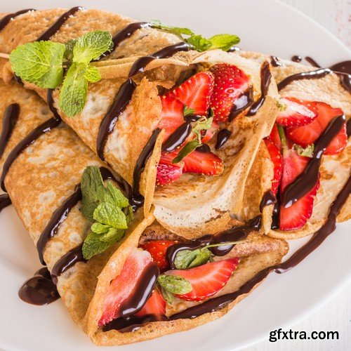 Pancakes with strawberries