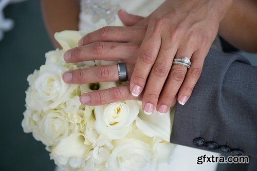 Newlyweds hands-6xJPEGs