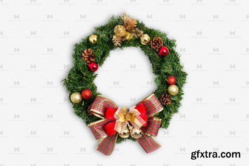 Christmas Wreath Isolate 01