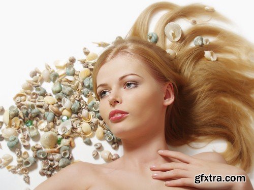 Girl with seashells-7xJPEGs