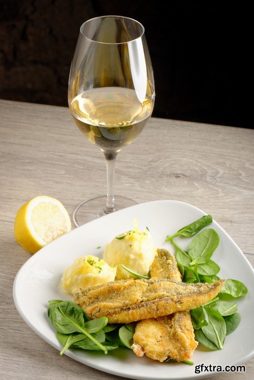 Fish steak with white wine-5xJPEGs