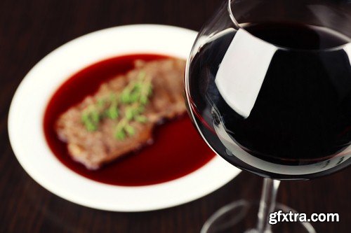 Steak with red wine-6xJPEGs