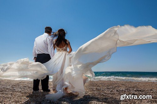 Bride and groom-5xJPEGs