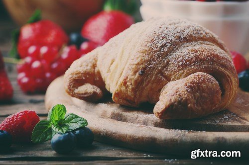 French Croissants - 26xUHQ JPEG