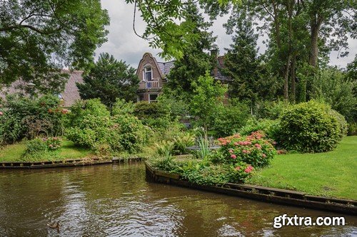 House with beautiful garden - 5 UHQ JPEG