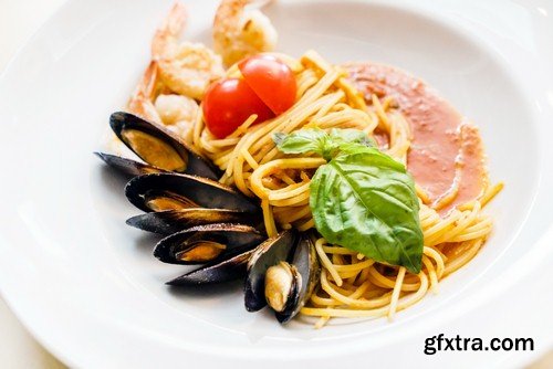 Pasta with seafood - 6 UHQ JPEG