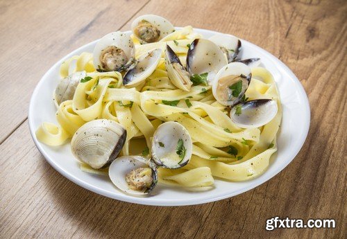 Pasta with seafood - 6 UHQ JPEG