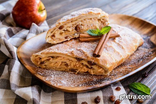 Apple strudel - 5 UHQ JPEG