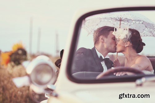 Married Couple In the Car - 6 UHQ JPEG